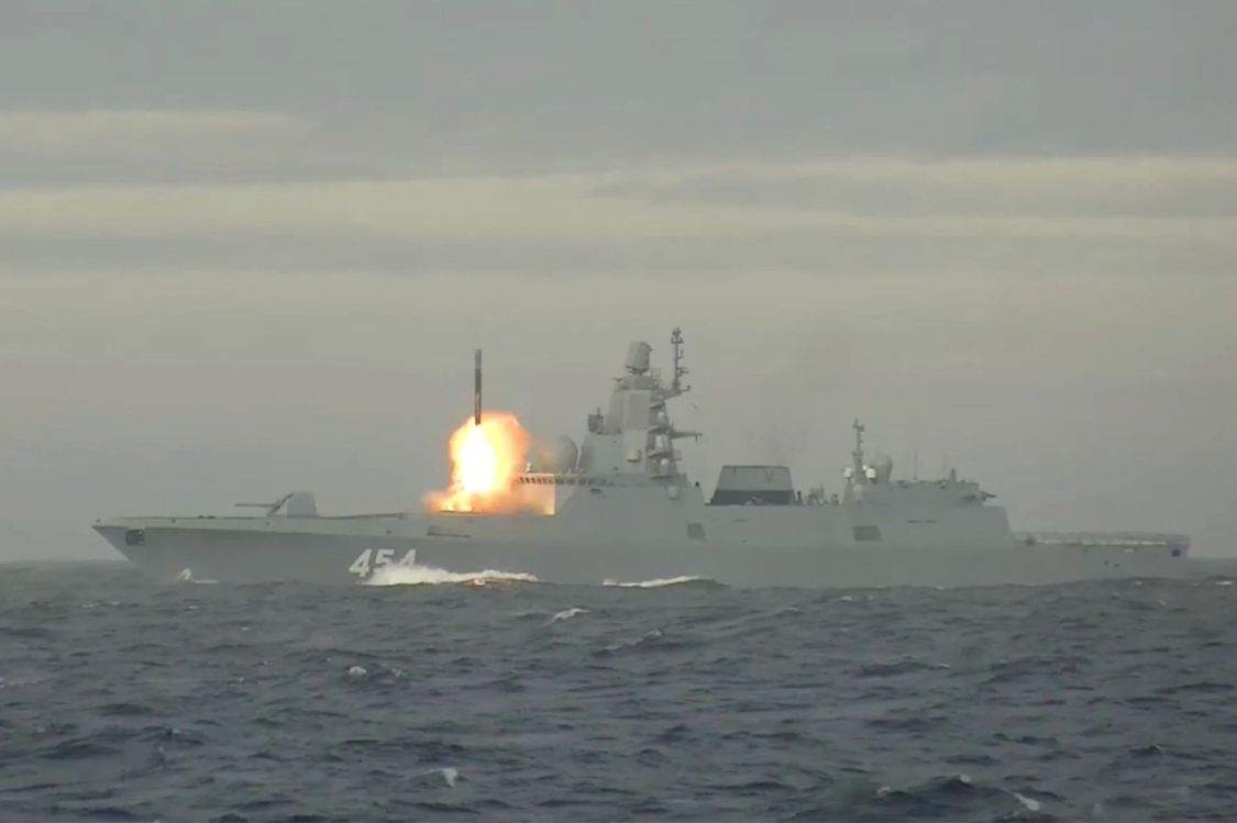 #goodnews : una nave da guerra russa con missili ipersonici 'inarrestabili' da 7.000 mph 'naviga verso gli #USA e sarà presto nel raggio d'azione'.
#GuerraNucleare