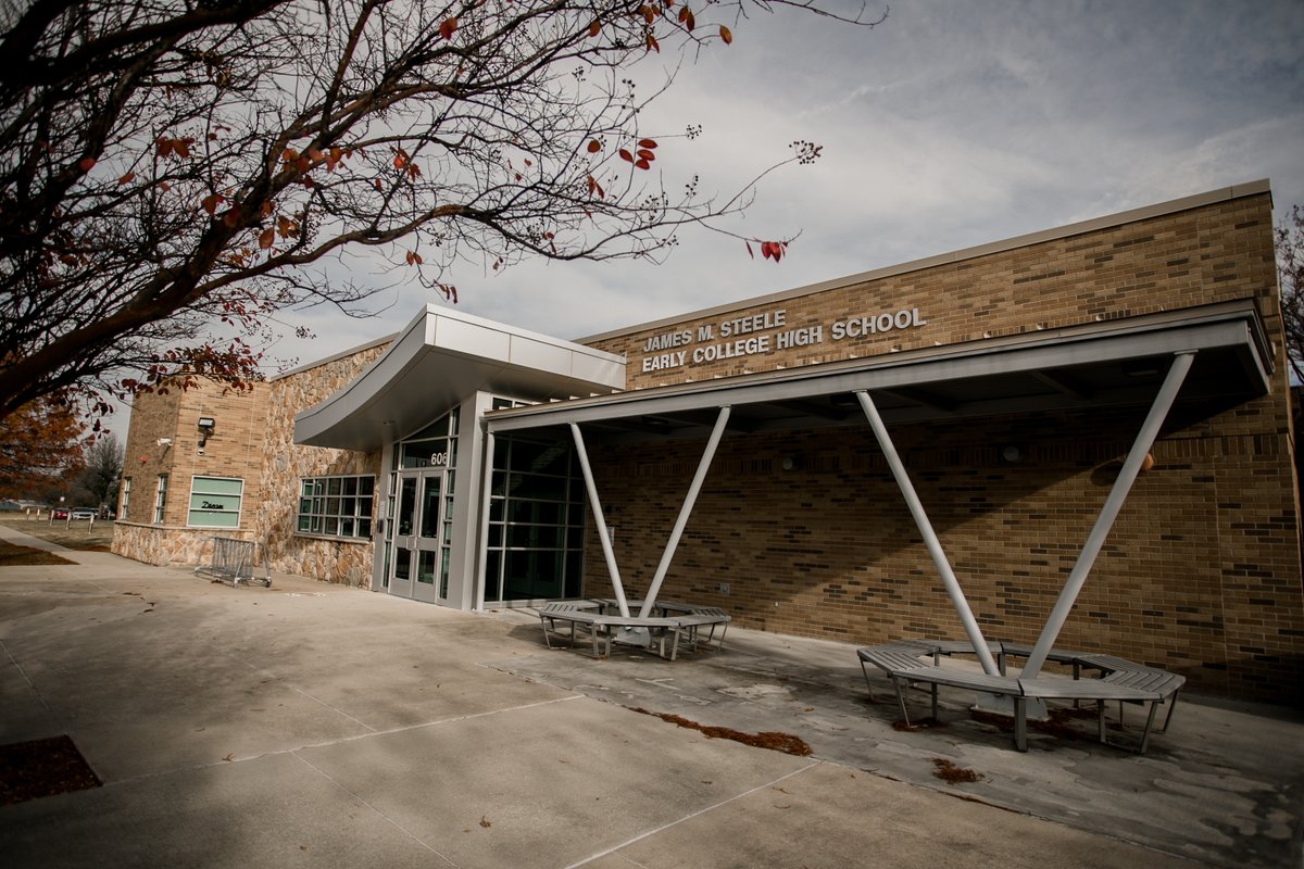 Northwest ISD (@northwestisd) on Twitter photo Forming the second-largest class of earners from <a href="/steele_echs/">Steele Early College High School</a>, 14 students will accept their associate degrees two weeks prior to receiving their official high school diplomas!
Congratulations! 🎉
Read more: bit.ly/3wqeZsI Forming the second-largest class of earners from <a href="/steele_echs/">Steele Early College High School</a>, 14 students will accept their associate degrees two weeks prior to receiving their official high school diplomas!
Congratulations! 🎉
Read more: bit.ly/3wqeZsI