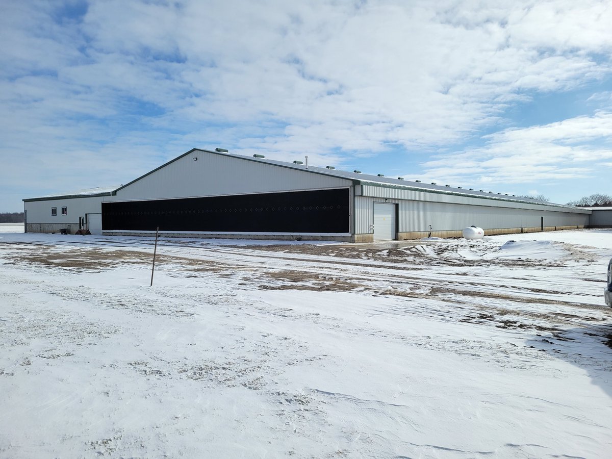 VanderlaanAl's tweet photo. A 120'x 360' layer barn  completed. Another quality job. Big thanks to the crew and suppliers. Home Hardware Grandbend,  Easy Building Products, VanMoorsell insulation https://t.co/TN6HpI8phM