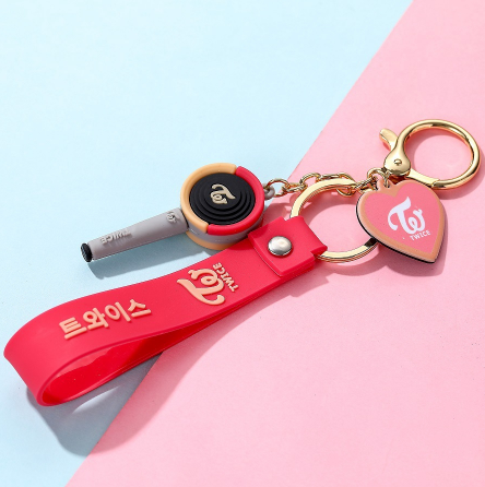 shopeekpop's tweet photo. 🍒 chaveiros de kpop: bts, twice, blackpink, stray kids, nct, red velvet, (g)i-dle, treasure, enhypen, got7, astro, exo

link: https://t.co/MZoL0SzJiT https://t.co/4m6rzJVWXg