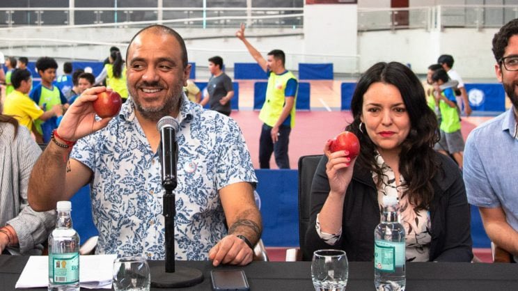 joseantoniokast's tweet photo. Otro escándalo: incompetencia del Ministro de Educación para supervisar Junaeb, pone en riesgo a miles de estudiantes de quedarse sin colaciones, vales y computadores. ¿Acasonno pueden hacer nada bien? https://t.co/jRd0pgH6nw