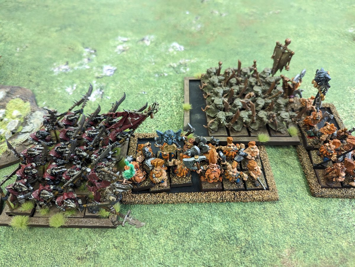 van_von_vulkvan's tweet photo. My skaven took on the slayer army of Karak Kadrin today, my ratmen took a bit of a kicking! #warhammerfantasy #warmongers #warhammercommunity #theoldworld #skaven #dwarf #6thed https://t.co/f9FkdsAy50