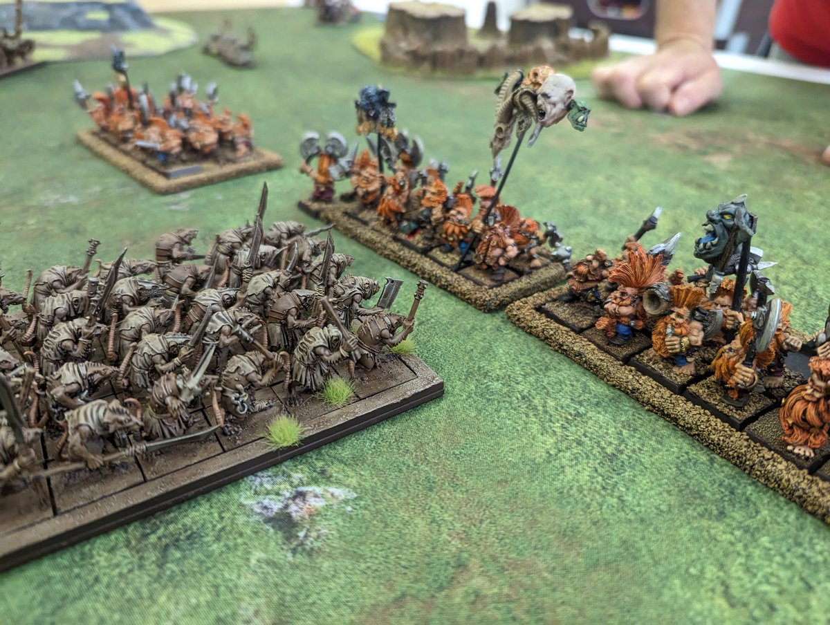 van_von_vulkvan's tweet photo. My skaven took on the slayer army of Karak Kadrin today, my ratmen took a bit of a kicking! #warhammerfantasy #warmongers #warhammercommunity #theoldworld #skaven #dwarf #6thed https://t.co/f9FkdsAy50