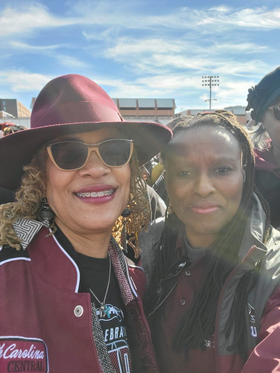 Another Pic from 2022 Celebration Bowl Championship Parade and Rally. Wonderful to see Legal Eagle @NCCU Durham Mayor Elaine O'Neal ! @NCCULAW @MayorEONeal @NCCUSOE @NCCUAthletics @NCCU_MSA Eagle Pride!