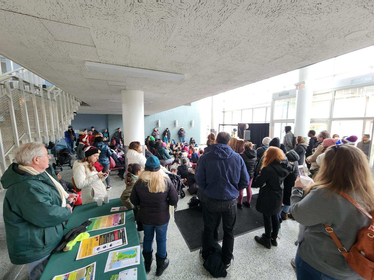 ChicagoParks's tweet photo. We’re hoping tomorrow’s ❄️ snow sticks around for next month’s Polar Adventure Days on Feb. 25 from 12-3 pm at Northerly Island. Nearly 1,000 guests joined us for 🌲 tree carving, puppet theater w/ @jbbrwckypuppets &amp; @FreeSpiritSibe husky rescues this weekend. #WinterInTheParks https://t.co/YnMzWxx0hR