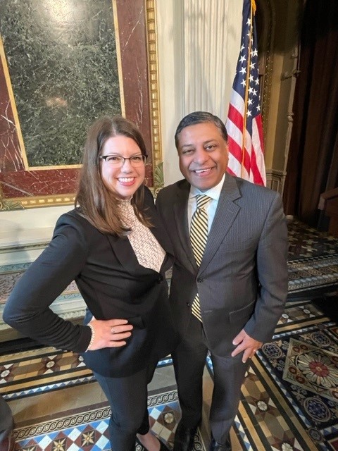 pharmacists's tweet photo. APhA Practice VP @BrigidG_PharmD met @WhiteHouse today with @DrGupta46 w/@ONDCP @AnneMilgram @DEAHQ @SAMHSA_Leader  @ErinSchanning to celebrate passage of the #MATAct and how #pharmacists can help to improve opioid use disorder treatment @EndSUDNow https://t.co/7DusIJN4aT
