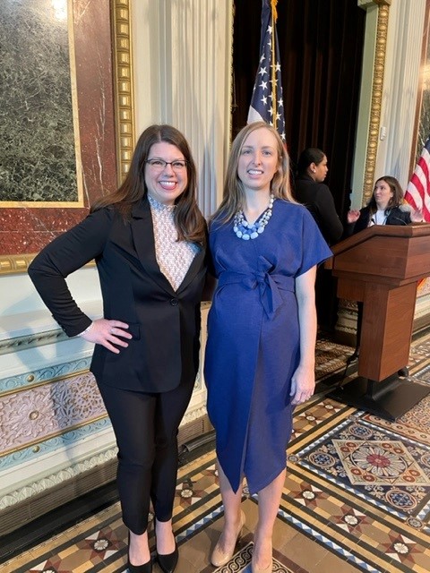 pharmacists's tweet photo. APhA Practice VP @BrigidG_PharmD met @WhiteHouse today with @DrGupta46 w/@ONDCP @AnneMilgram @DEAHQ @SAMHSA_Leader  @ErinSchanning to celebrate passage of the #MATAct and how #pharmacists can help to improve opioid use disorder treatment @EndSUDNow https://t.co/7DusIJN4aT