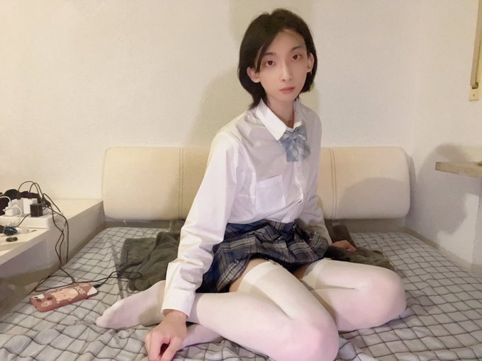 表面         里面 &darr;              &darr;  #男娘 #女装 https://t.co/XoBQ1hhWwL<a href="/tag/%E7%94%B7%E5%A8%98"class="tags">#男娘</a><a href="/tag/%E5%A5%B3%E8%A3%85"class="tags">#女装</a>