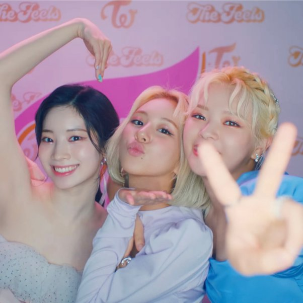 shopeekpop's tweet photo. 🍭 lomo cards do twice - a thread https://t.co/62ssW2igVD