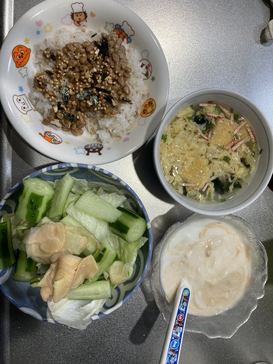 diet_saayan's tweet photo. 映えない管理栄養士朝ごはん
子どもの茶碗で食べるあるある。？ https://t.co/AVTrempJvG