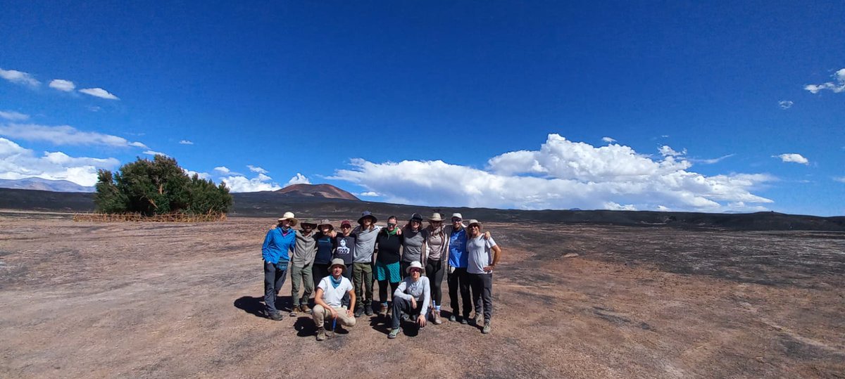 L_Queiss's tweet photo. Our first day of sampling for the #MICROSIC project was a success at Laguna Carachi Pampa! https://t.co/hRtqgAiBrc