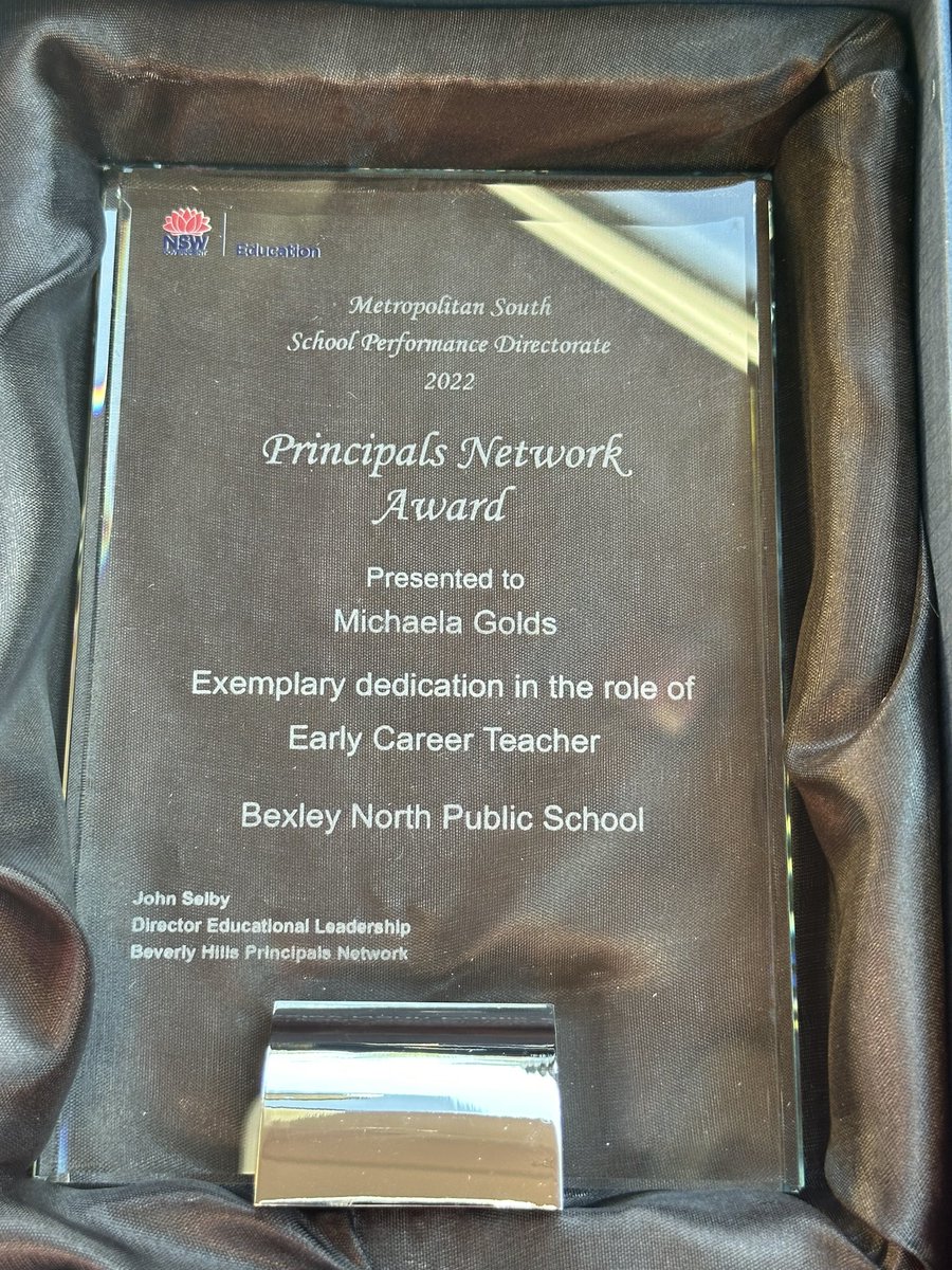 MissGolds_'s tweet photo. I feel so incredibly luck to have received this award. It truly sets a memorable event in my career and reminds me of the importance of hard work and dedication in my profession. https://t.co/GTFTVOW8Gb
