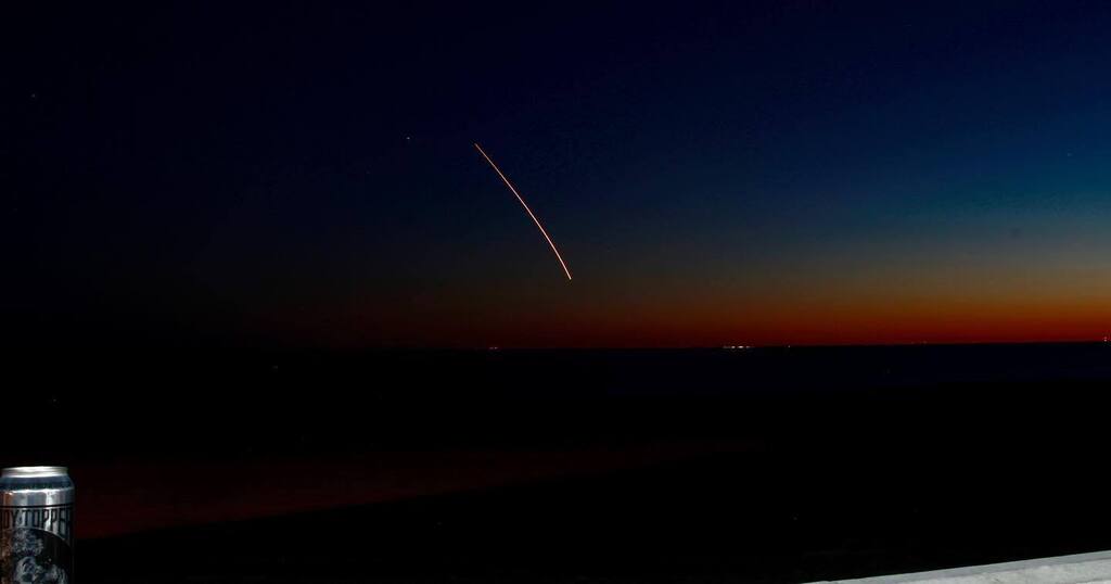 CookeCapeMay's tweet photo. If you’re gonna try and shoot a rocket launch @nasawallops Electron Launch from #capemay bring along @alchemistbeer for aiming juice. @canonusa #nasa #electronlaunch #rocket https://t.co/nzeNZp6pqU https://t.co/nuA5mtlCs4