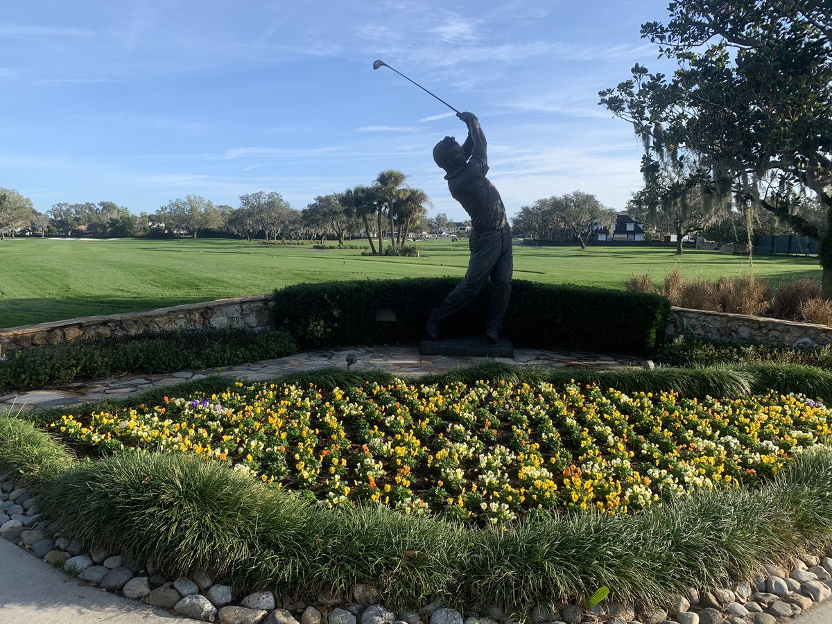 bri_1610's tweet photo. One of the most iconic golf clubs in the world. #bayhill @ArnoldPalmer wow https://t.co/pdNq9wOAfp