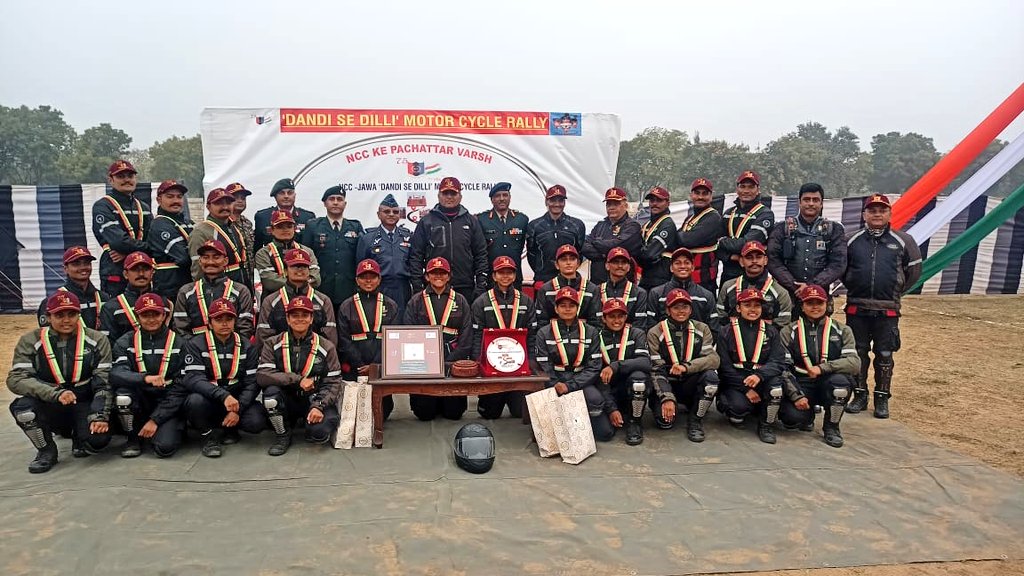 MsDp1234's tweet photo. #NCCJawaMotorcycle resumed our rally from Jaipur towards delhi. I'm feeling proud that I have got such a great opportunity because of NCC
Rally was flagged off by at Jaipur Mil Stn by Air Cmde LK Jain, DDG NCC, @NCCDteRajasthan today
@HQ_DG_NCC 
@NCC_Dte_Gujarat 
@ArvindKapoorTYG https://t.co/gU2x7ZgOPc