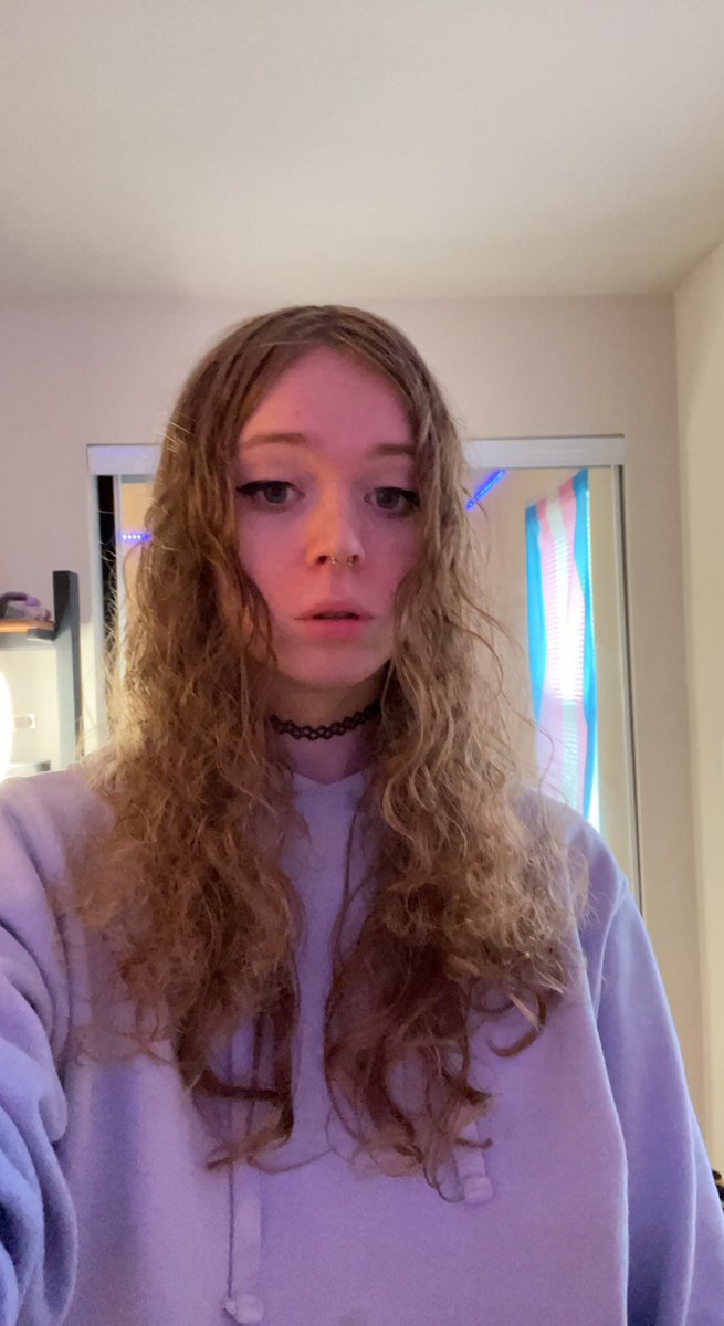 estrokiwi's tweet photo. i love chokers so much😤 https://t.co/FL2VcnkfDs