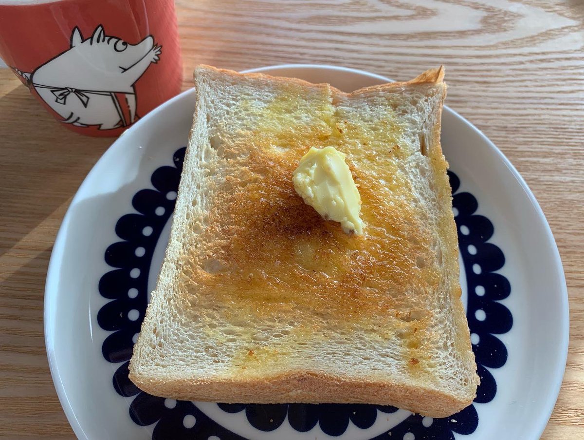 palkinoko's tweet photo. 今日の朝ごはん＊ユヌクレさん(@uneclef)のユヌクレと紅茶。ムチッとしてるのにフワッと溶けるパン。小麦の香りが堪らない😋食パンってシンプルでいて究極🍞
#朝ごはん
#おうちごはん
#ユヌクレ
#uneclef https://t.co/uLa9dwCS1M
