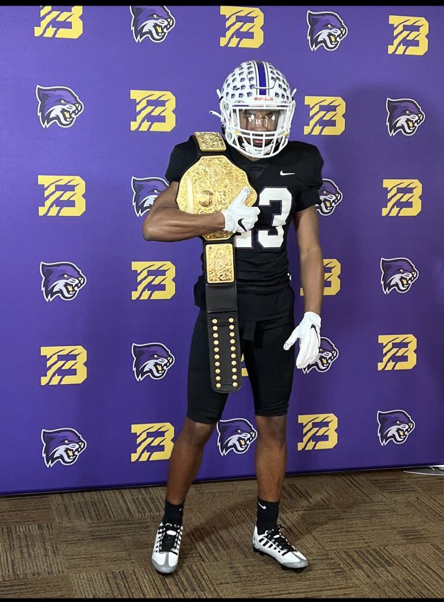 tybuggg1's tweet photo. Enjoyed my visit at Bethel today !! Thanks for the hospitality and love 💜@CoachKLBs @_CoachBrewer @BIGshadowMIKE https://t.co/JTWD41vT8l
