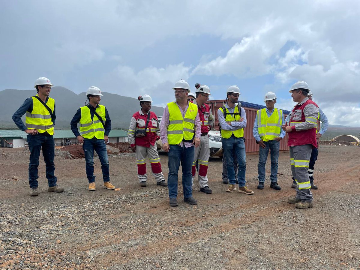 ProvinceSud's tweet photo. Aux côtés de la #DIMENC, @PhBlaiseNC était en visite ce matin de l’#UsineDuSud et du parc à résidus KO2 (projet Lucy), suivi de près par le Comité d’information, de concertation et de surveillance de #PronyResourcesNC.
#nickel #provinceSud https://t.co/EzasmUKWlI