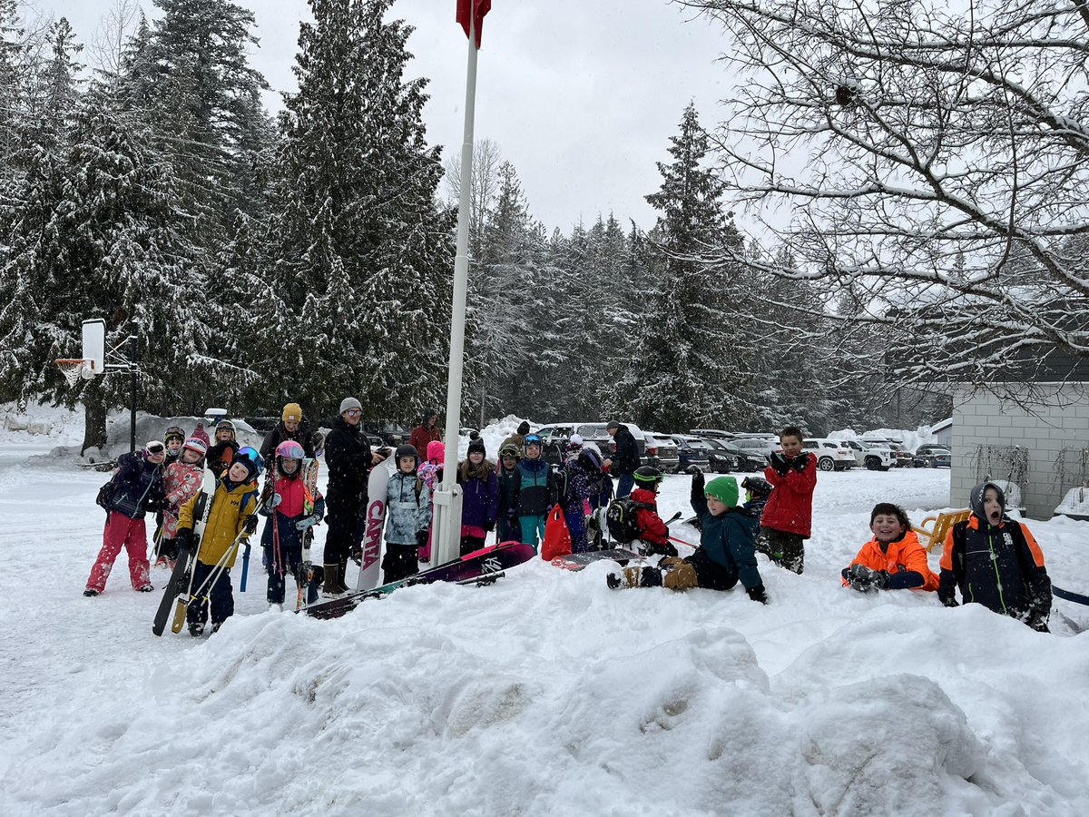ahcares's tweet photo. Last day of alpine skiing at RMR for AHE grade 3s! https://t.co/pTe5GOSzzg