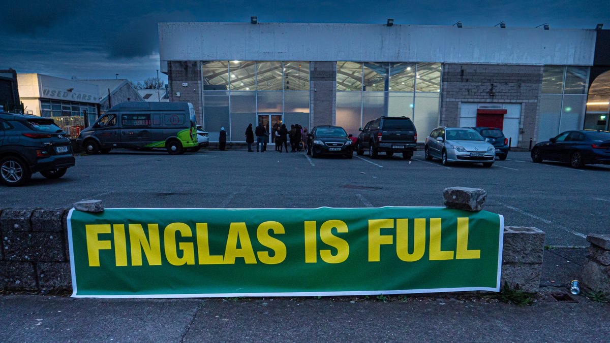 sarahlmull82's tweet photo. U Have No Idea
How Happy This Banner
Makes Me Feel ๐
As An Irish Citizen ๐ฎ๐ชโ๏ธโค๏ธ
Watching Our Country Being Flooded With All Sorts๐
Taking #Homes ๐ก Away from Our Irish Citizens ๐& #Homeless ๐ข
U Canโt Even Stay In A #Hotel No More ๐คฌ
#FinglasIsFull
#IrelandIsFull https://t.co/rztVpW3fZG