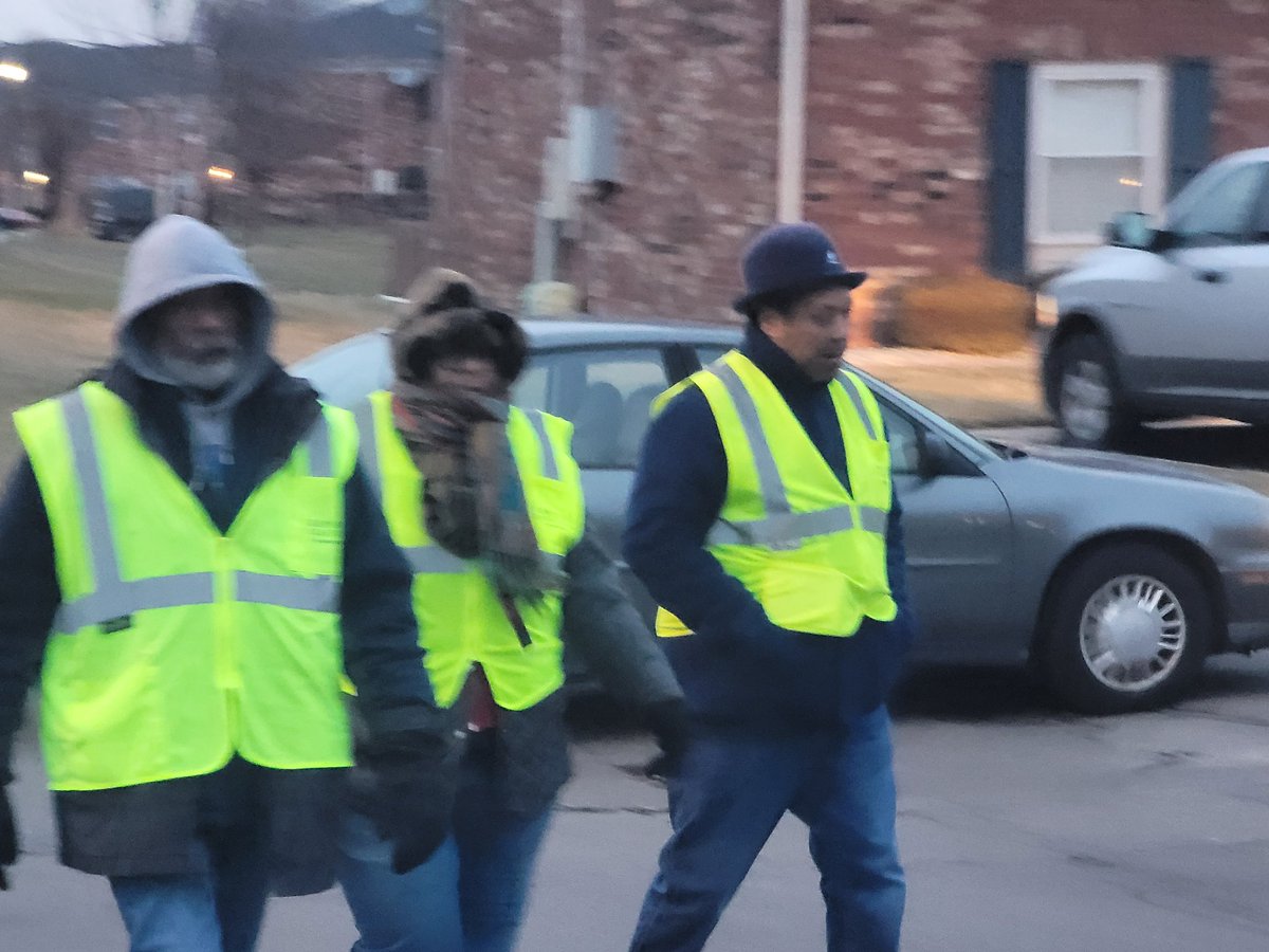 charlesharriso5's tweet image. I was out tonight at the Lake Castleton Apartments doing a public safety patrol  with the property manager, members Castleton UMC, Rev Kersey, @JoeGGarrison @NorthShadeland @Indytenpoint. Working together to reduce crime &amp;amp; violence works!