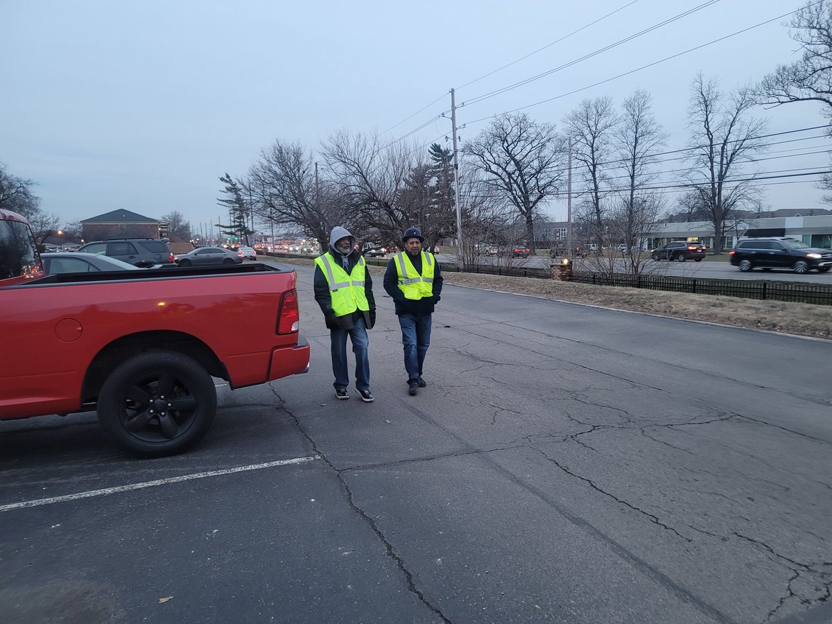 charlesharriso5's tweet image. I was out tonight at the Lake Castleton Apartments doing a public safety patrol  with the property manager, members Castleton UMC, Rev Kersey, @JoeGGarrison @NorthShadeland @Indytenpoint. Working together to reduce crime &amp;amp; violence works!