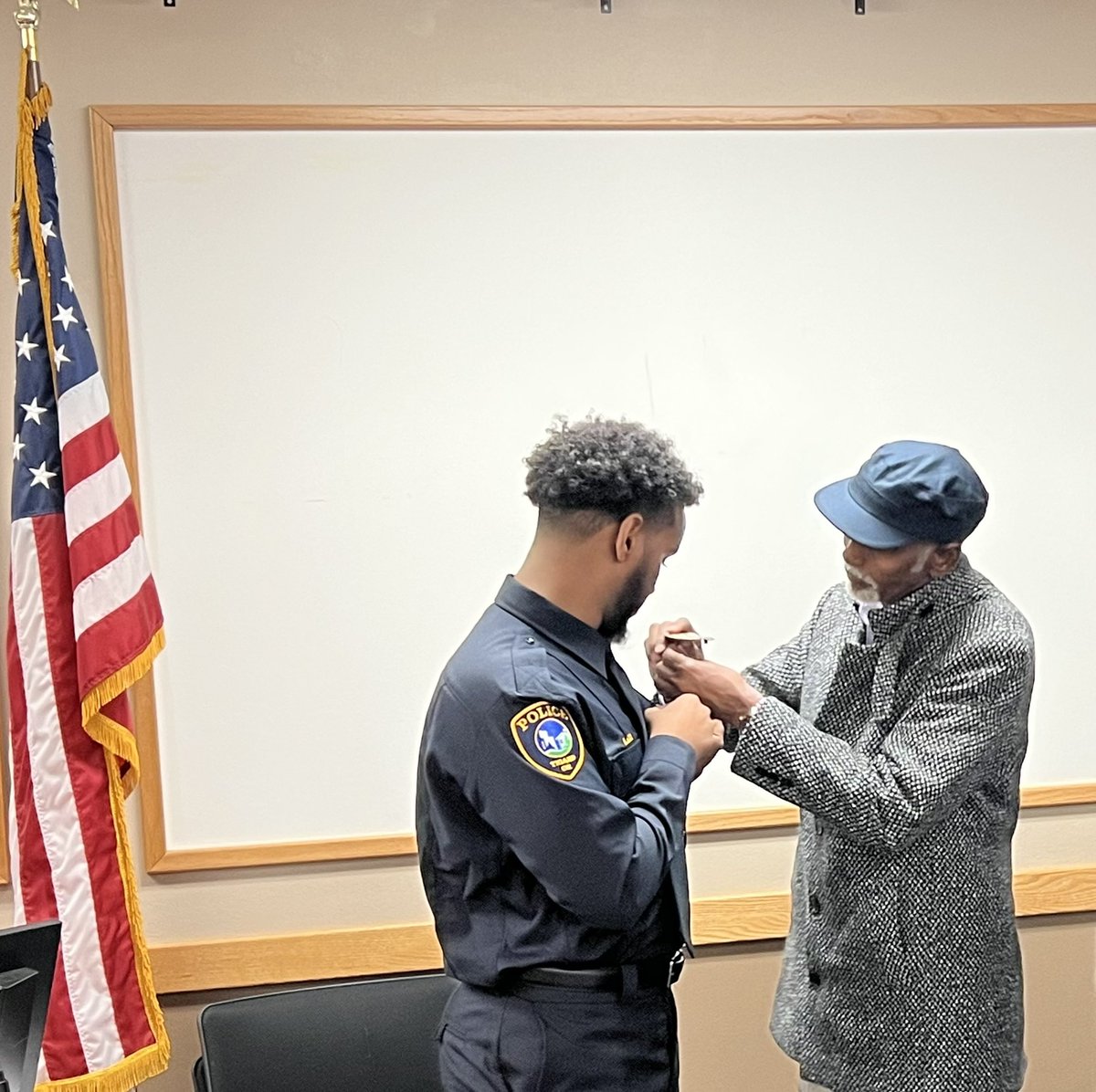 MusseOlol's tweet photo. Another milestone! Ofc Ali has become the first Somali American officer @TigardPolice . Oath was administered by Chief Kathy McAlpine  at the presence of his proud parents. https://t.co/CRPm8GvjKj