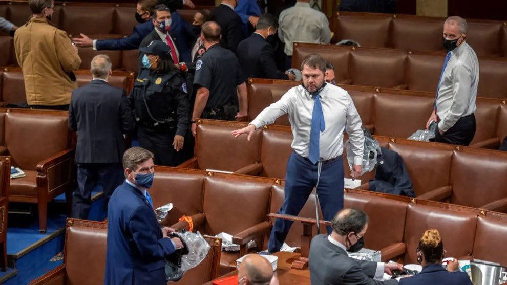 goRubenRuben's tweet photo. Oralé, Do you want a Senator ready to kick ass with any insurrectionist? Meet Ruben Gallego #GoRubenGo @RubenGallego https://t.co/Hl9yiRvTEb