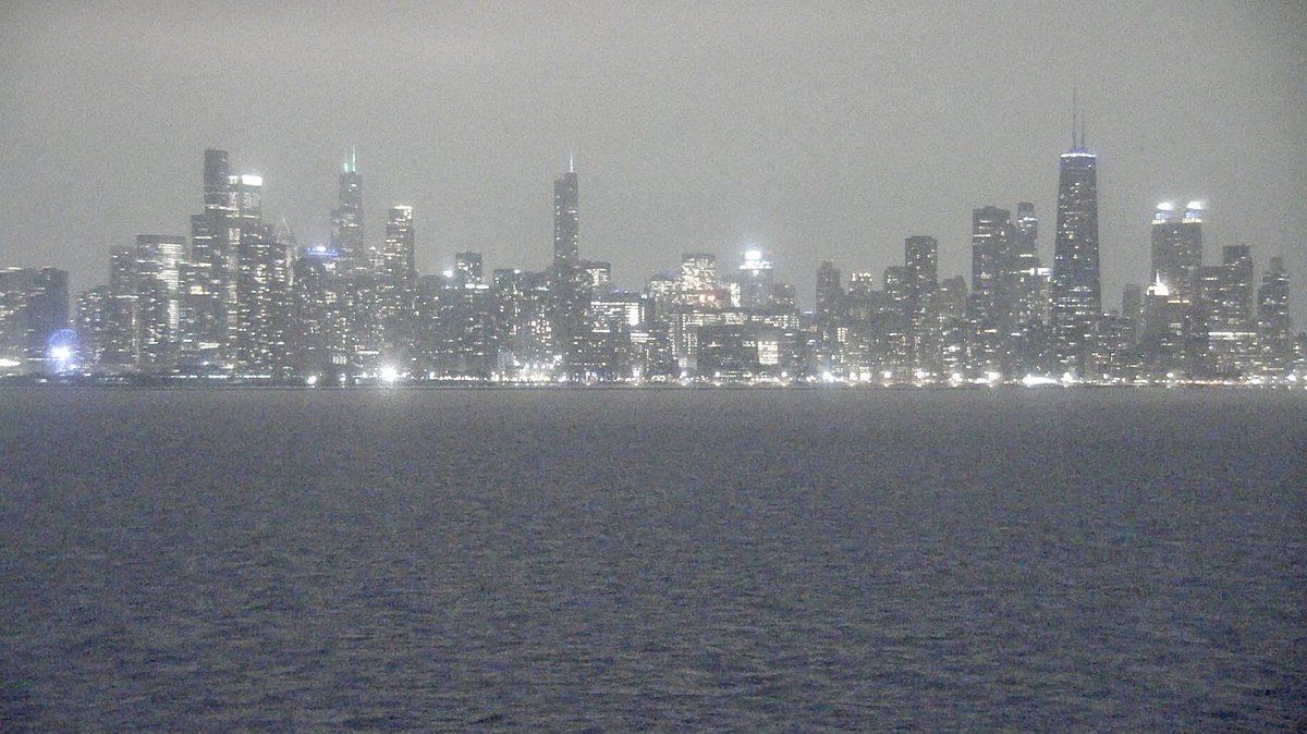 Lake Michigan Now!
Chicago skyline🌃

#chicagodowntown 
#downtownchicago 
#chicagolife 
#シカゴ生活 
#シカゴライフ