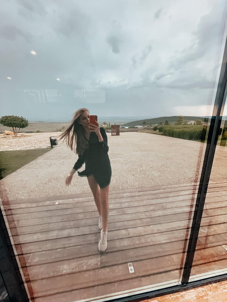 NinaCarpen's tweet photo. Rest day, enjoy yourself! https://t.co/M90Xju207M