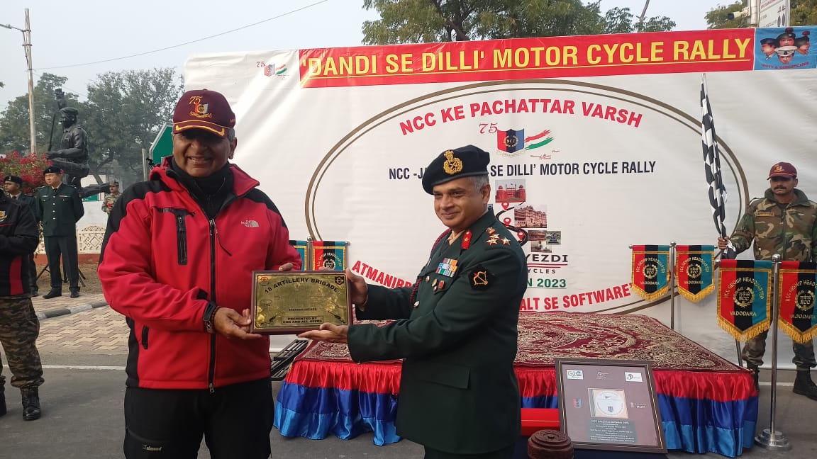 NCC_Dte_Gujarat's tweet photo. #AtmaNirbharBharat ka #saltseSoftware ka Safar"Dandi se Dilli" 
#NCCJawaYezdiMCRally was flagged off 
from Alwar by Stn Cdr Brig Anurag Asthana today morning for the final destination Delhi.
@HQ_DG_NCC 
@PMOIndia
@GovernorofGuj
@CMOGuj
@jawamotorcycles
@yezdiforever https://t.co/0xKVoMcULR