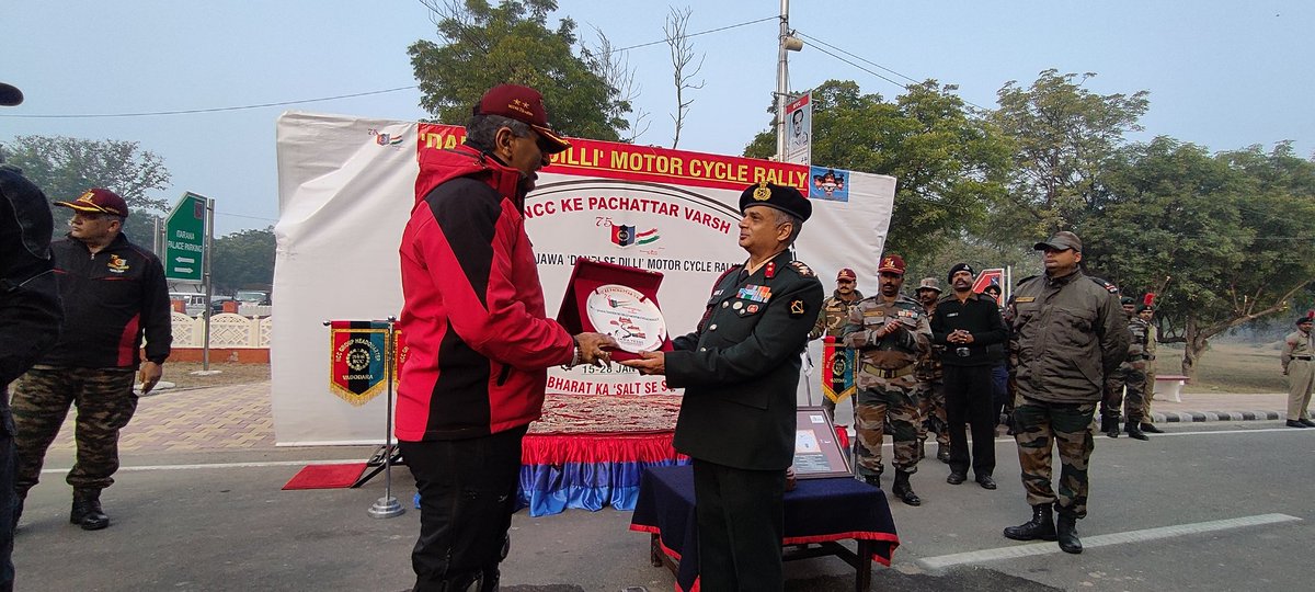 TejaniKartiki's tweet photo. #NCCJawaMotorcyclerally flagged off by Alwar stn cdr.... 
Finally..
we r too closed to our destination
#AtmaNirbharBharat ka #saltsesoftware ka #safar 
#Delhi 
@ArvindKapoorTYG
@NCC_Dte_Gujarat 
@DefencePRO_Guj 
@jawamotorcycles 
@yezdiforever 
@NCCDteRajasthan https://t.co/jbqKm8jyM4