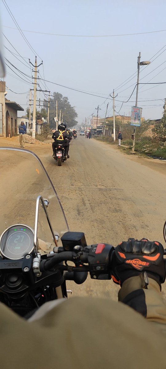 TejaniKartiki's tweet photo. #NCCJawaMotorcyclerally flagged off by Alwar stn cdr.... 
Finally..
we r too closed to our destination
#AtmaNirbharBharat ka #saltsesoftware ka #safar 
#Delhi 
@ArvindKapoorTYG
@NCC_Dte_Gujarat 
@DefencePRO_Guj 
@jawamotorcycles 
@yezdiforever 
@NCCDteRajasthan https://t.co/jbqKm8jyM4