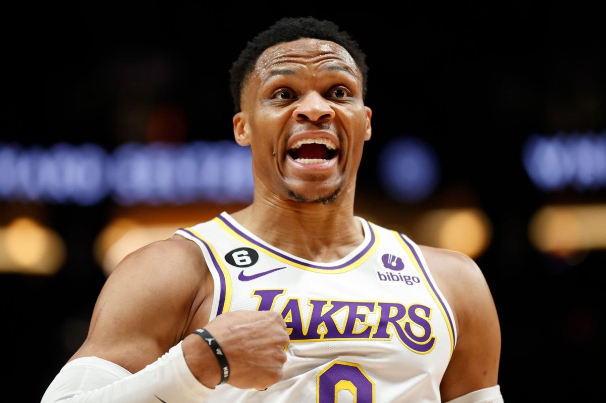 camisa_23's tweet photo. No jogo de ontem, Russell Westbrook se tornou apenas o SEGUNDO armador da HISTÓRIA da NBA a atingir os 24.000 pontos na carreira (Oscar Robertson foi o primeiro).

Se tornou também apenas o 28º jogador da história a chegar a essa marca.

ABSURDO! 🔥🔥🔥🔥🔥 https://t.co/6Pn2LHLj3d