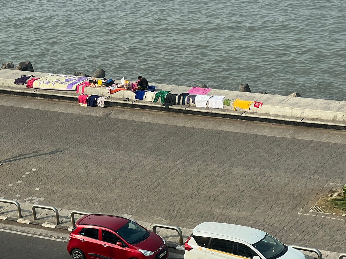 nisheshm's tweet photo. Mumbsi Darshan 2 in 1 scheme. Visit Marine Drive, see Dhobi Ghat free. #Mumbai https://t.co/uHSrvSPEj8