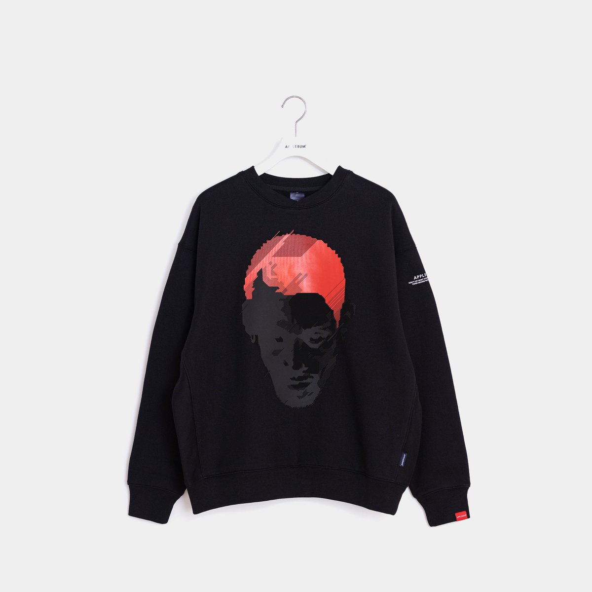 fullress's tweet photo. オンライン限定！
APPLEBUM BLACK WORM COLLECTION "RED HEAD" が1/26 発売 (アップルバム)

プロスポーツ選手としてのみならず、自由奔放なライフスタイルも話題を集めた異端児をモチーフにした限定アイテムでヘアカラーを刺繍で表現

https://t.co/uMAMV1o7SA https://t.co/eHCzxrE7So