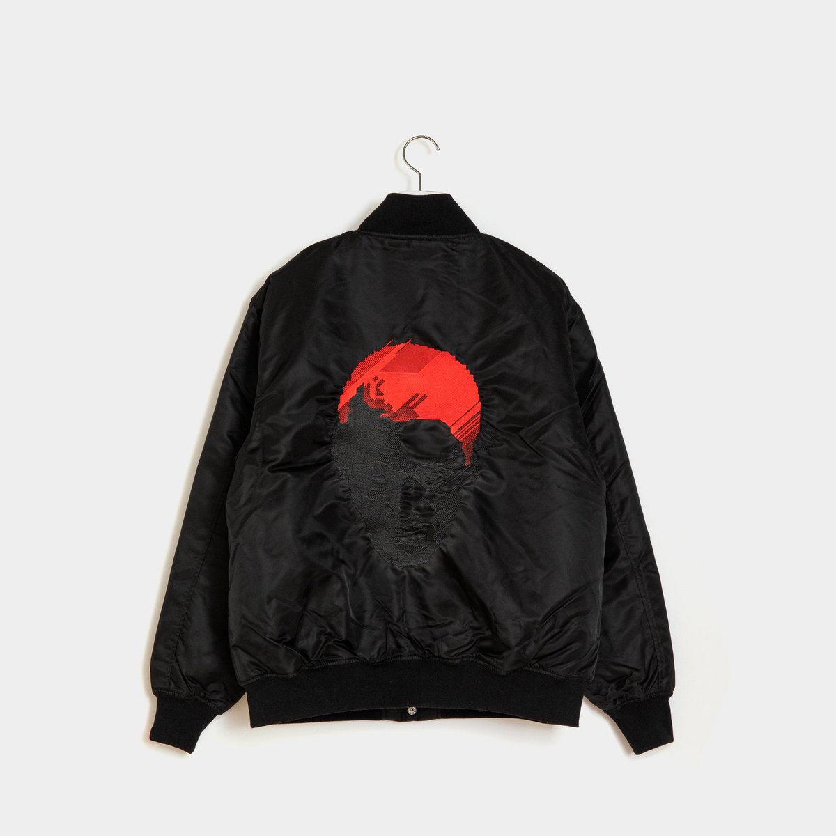 fullress's tweet photo. オンライン限定！
APPLEBUM BLACK WORM COLLECTION "RED HEAD" が1/26 発売 (アップルバム)

プロスポーツ選手としてのみならず、自由奔放なライフスタイルも話題を集めた異端児をモチーフにした限定アイテムでヘアカラーを刺繍で表現

https://t.co/uMAMV1o7SA https://t.co/eHCzxrE7So