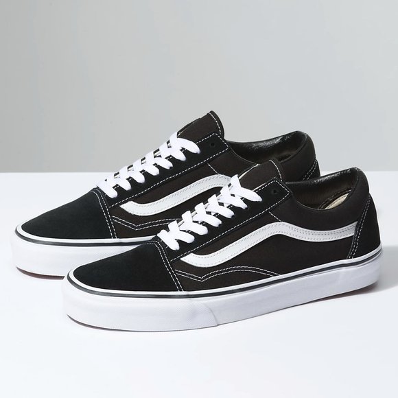 FloremDecoris's tweet photo. So good I had to share! Check out all the items I'm loving on @Poshmarkapp #poshmark #fashion #style #shopmycloset #vans #hunter: https://t.co/iPSBhwmFrW https://t.co/Vf17Brwu2t