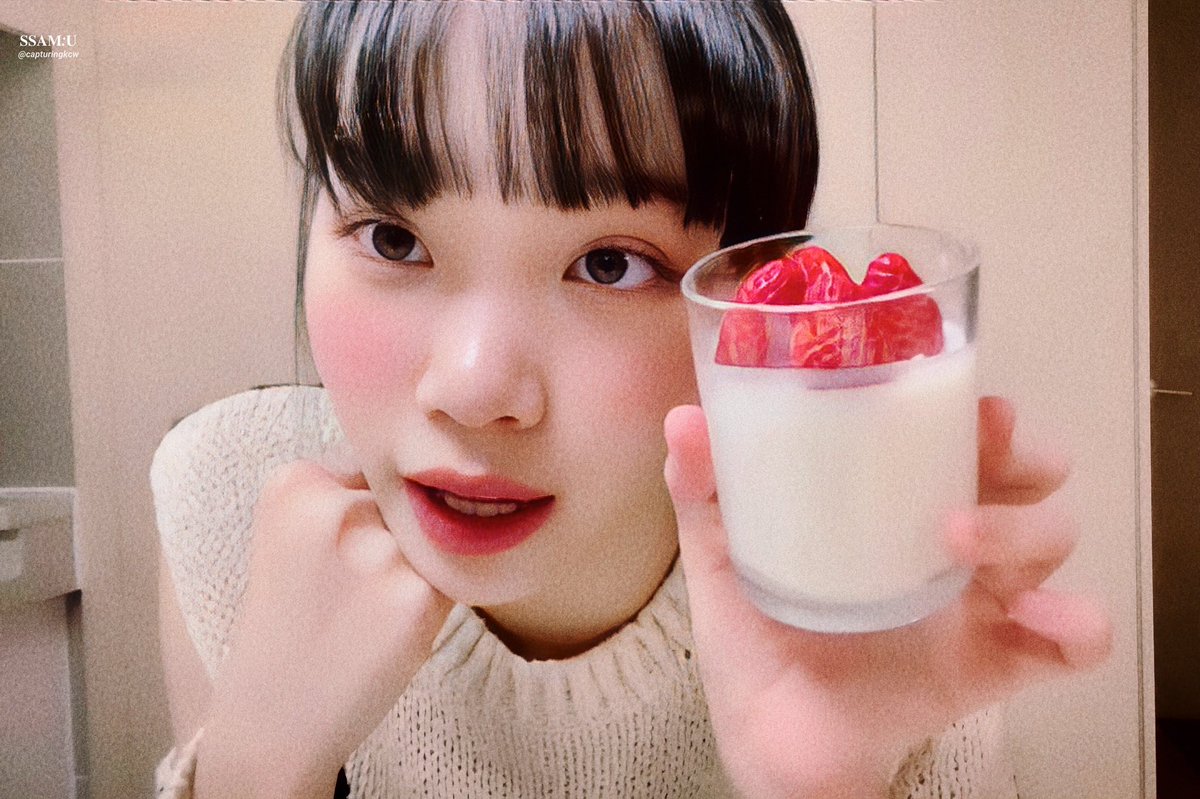 capturingkcw's tweet photo. 🍓🕯️

#김채원 #KIMCHAEWON #チェウォン
#르세라핌 #LE_SSERAFIM https://t.co/c0QHBLlj71