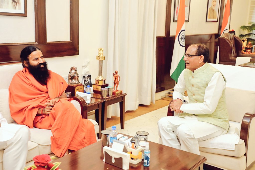 भोपाल प्रवास पर पधारे पतंजलि योग पीठ के प्रमुख, योग गुरु श्री <a href="/yogrishiramdev/">स्वामी रामदेव</a> जी ने निवास पर भेंट की और उनके साथ योग, स्वास्थ्य व विभिन्न मुद्दों पर सकारात्मक चर्चा हुई।