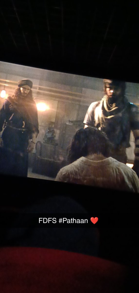 HimanshuAhlawa1's tweet photo. #PATHAAN AN ABSOLUTE BLOCKBUSTER
🌟 🌟 🌟🌟 🌟
THE KING RETURNS 
Wht a movie
those ACTION sequence🔥
@iamsrk at his best as ever..but #John as JIM is brilliant 🔥
#Deepika proving why she is d QUEEN 👑
MIND THAT CAMEO OF TIGER🔥
#Pathaan #PathaanReview #ShahRukhKhan #Blockbuste https://t.co/dtnF2B0xWe
