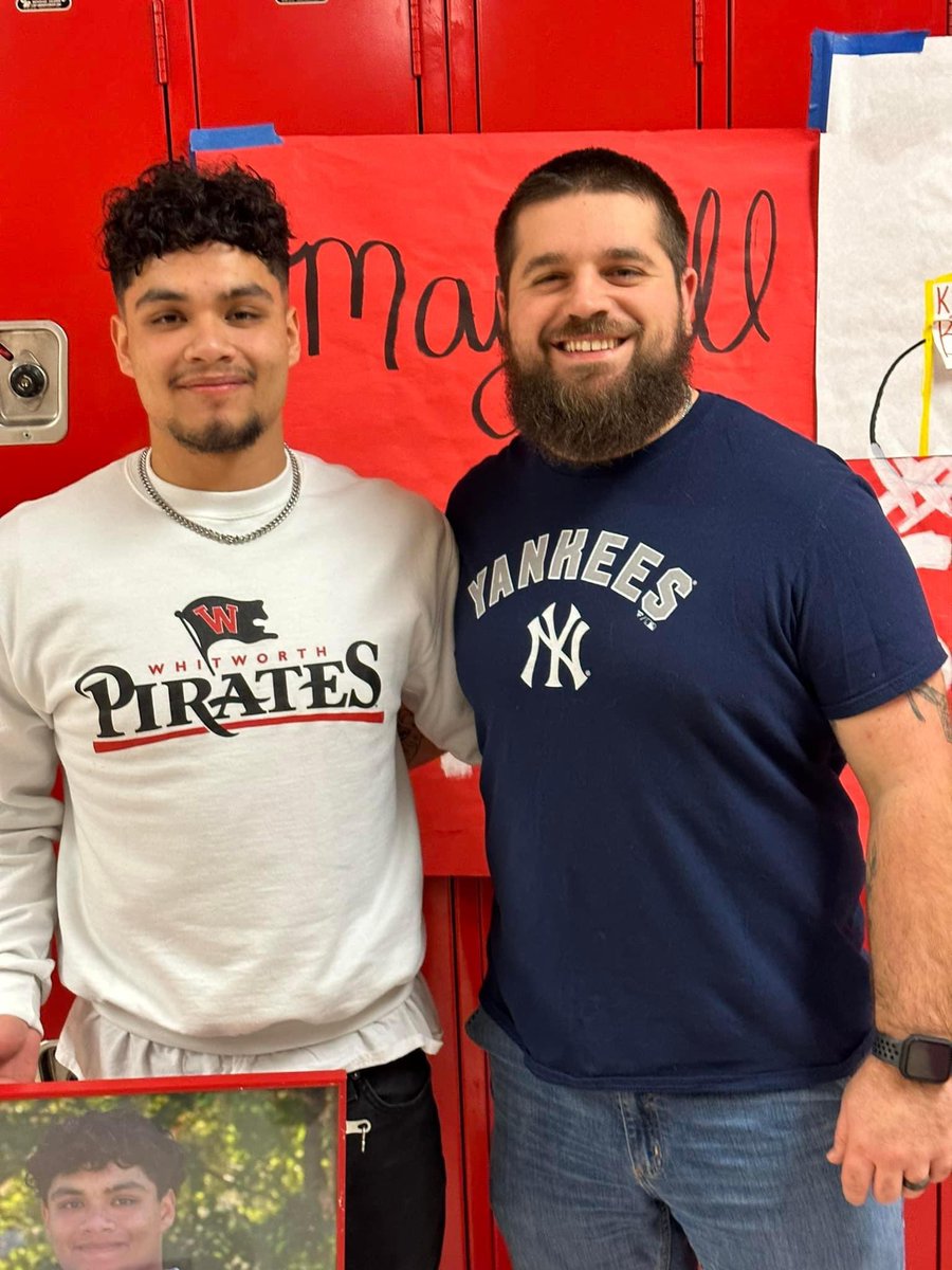CoachSearls's tweet photo. Congrats @luissalgado_20 and @HenryJAMercado2 for being inducted into the @KamiakinBraves HOF. Proud of you both https://t.co/bsZ8TkaTOj