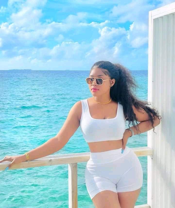 Share me ur number we chat on WhatsApp 🍭🍭