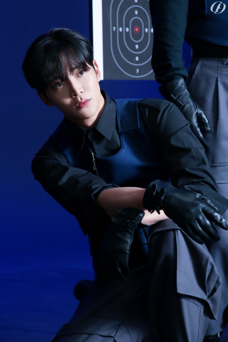 ewsbdiroll's tweet photo. 로운에게 완벽함을
논한다면 끝도없어
말해뭐해 얼굴영재
피지컬은 숨넘어가
아이돌도 연기자도
찰떡같이 소화하지
세상완벽 론랑둥이
매일봐도 매일반해
우리오빤 평생오빠
잘생기면 오빠랬어
우리오빠 응원할게
하고픈거 싹다해라
#SF9 #에스에프나인 #Puzzle #퍼즐 #SecretMisson_FANTASY #로운 https://t.co/aK8IGKozx6