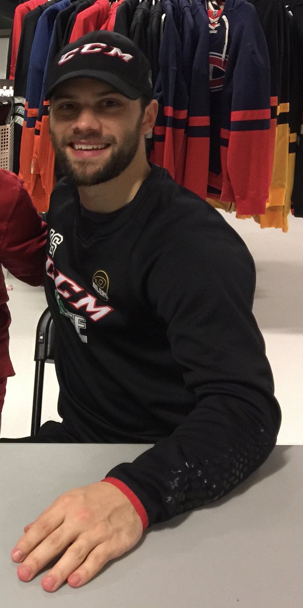 Idag hyller vi en spiller som ikke regnes som utlending lenger. Han gir alt i hver kamp. Scorer noen magiske mål enda.
Gratulerer med dagen <a href="/kisselthemissil/">Dan Kissel</a> 🎊🎂🏒🎉
