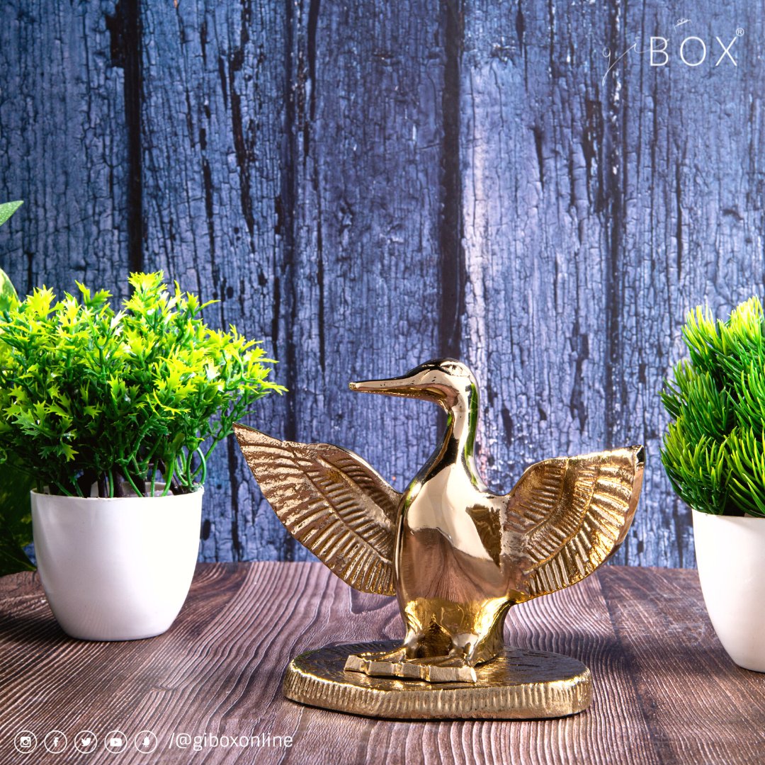 GiboxOnline's tweet photo. Add the classic gold touch flamingo to any space as a décor object to enliven the aura.
Order Now : https://t.co/EEPAyEuEzp
#tableaccent #giboxonline #tableaccent #tabledécor #homedecor #giftnow #artwork #artistic #decor #explorenow #classygift #explorenow #gift #bird #decor https://t.co/XJ4aL1wFTi