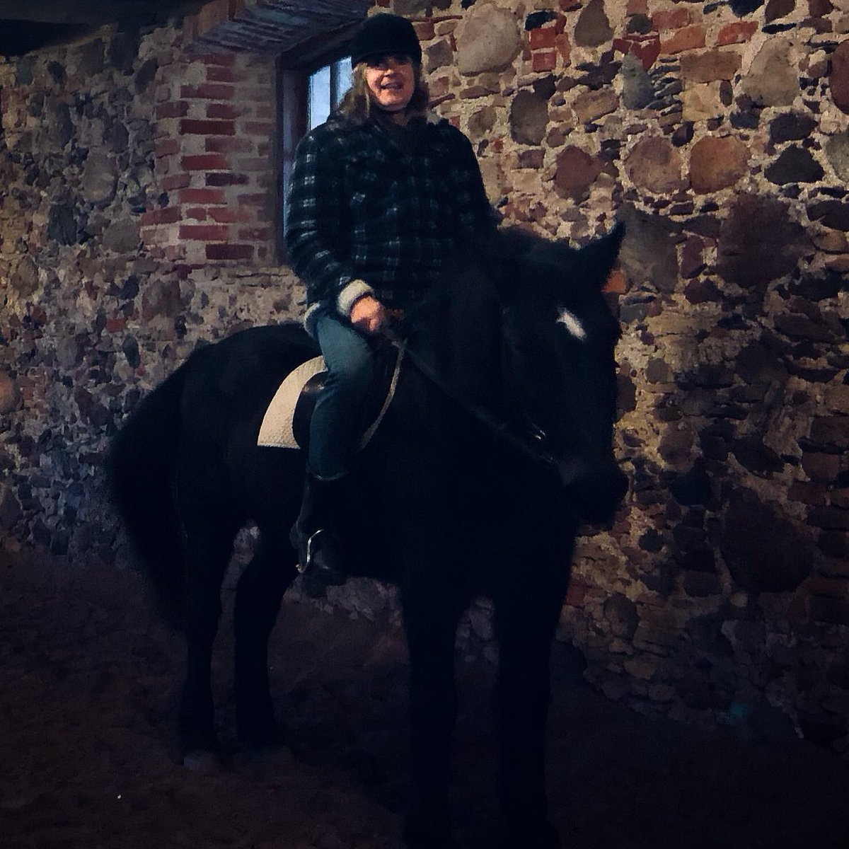 vkoralis's tweet photo. ZIRGĀ
Nu, labi, labi, kāpšļus nāksies noregulēt zemākus, jo iet soļos vien nav interesanti. Vajag riksī un kas zin, paspesim varbūt atī aulēkšos. Bet tikai tā ka abi, nevis viņš bez manis. 🙏 😀
#lietuvaspiezīmes
#ciemos #mācītājsatpūšas https://t.co/yNYWqFCZ96