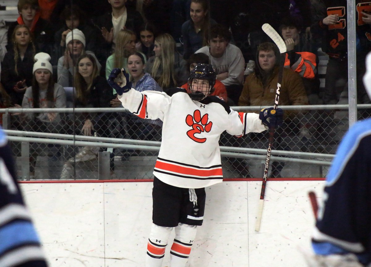 WillyBoods's tweet photo. Andrew Mohesky scores twice in Edwardsville’s big win @evillehockey more photos and full story here: https://t.co/f1Plt0rZsp https://t.co/SDPKVXNzpB