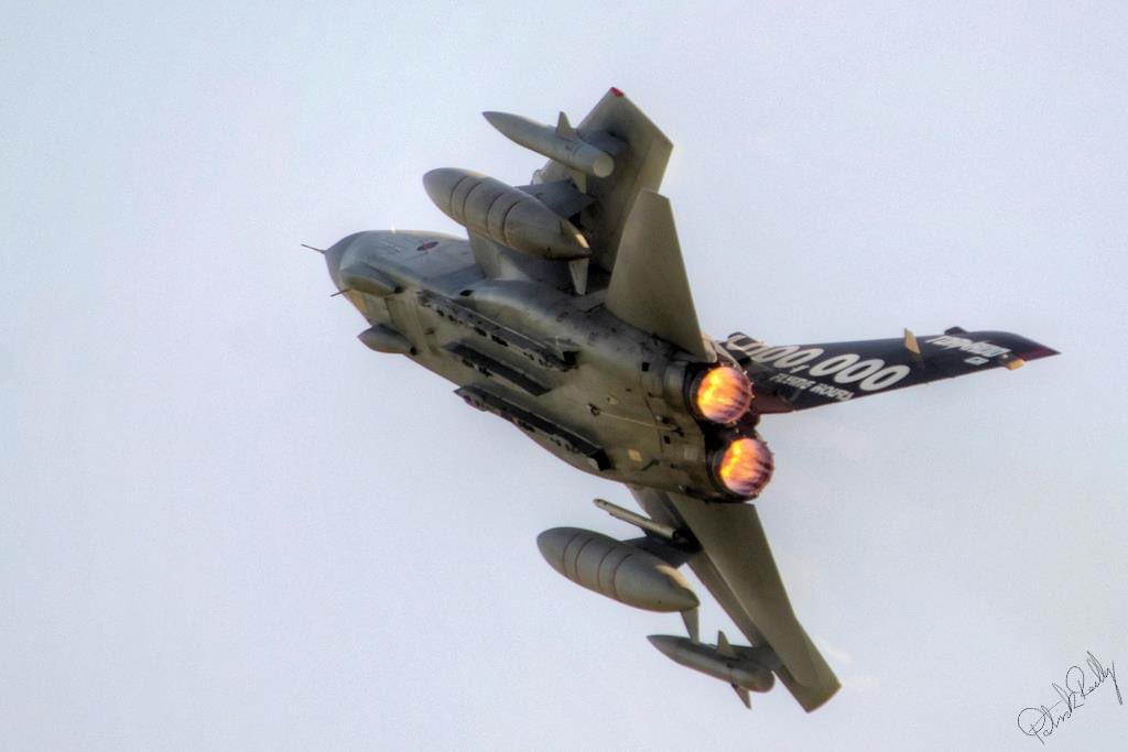 machlooper's tweet photo. @F111Driver @Mjay23 @GarethJennings3 @CcibChris @F111RAF @RiggerBunny @WMcluskey @point_luck I’ve seen Tornados do this in an airfield attack demo. Coming in from all angles. I think the enemy would sh1t themselves even without bombs being dropped 🤣 (though these photos were just a pair hitting up the airfield) #avgeek #RoleDemo https://t.co/Wuz56eLcvS
